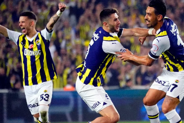 Foto - Fenerbahçe-Hatayspor maçında tepki çeken görüntü! O reklamdan sonra tüm Türkiye ayağa kalktı! Hakikaten büyük rezalet