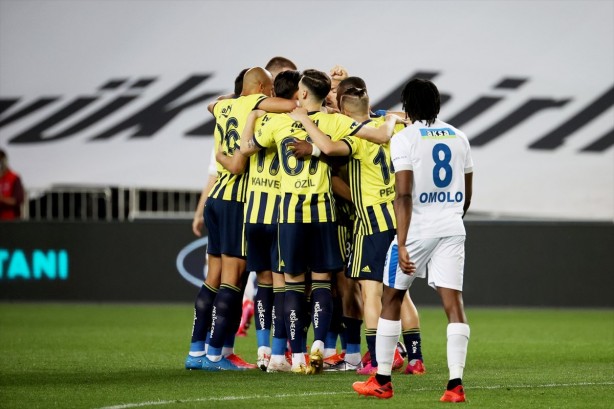 Foto - Fenerbahçe ilk yarıda işi bitirdi