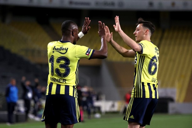 Fenerbahçe ilk yarıda işi bitirdi