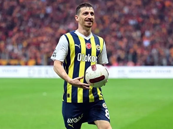 Foto - Fenerbahçe kaptanının sırrı ortaya çıktı! Saha içi kadar saha dışında da bayağı mahirmiş! Yine iş başında…