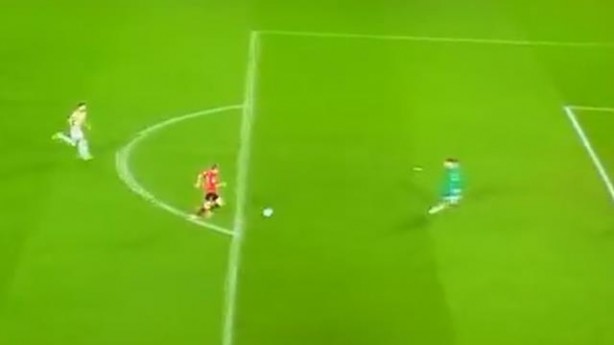 Foto - Fenerbahçe maçında büyük tehlike! Kale direğine çarpan kaleci sakatlandı