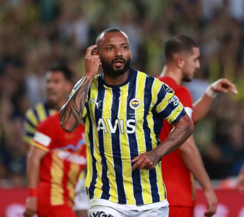Foto - Fenerbahçe sahasında hata yapmadı