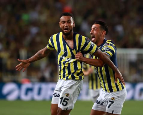 Foto - Fenerbahçe sahasında hata yapmadı