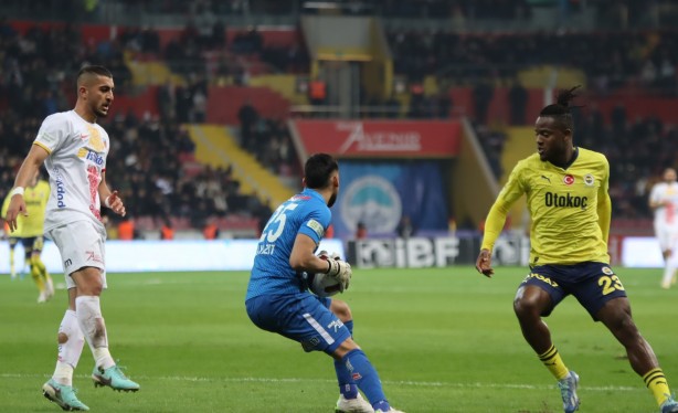 Foto - Fenerbahçe taraftarı dizlerini dövecek! Büyük şok geçirecekler! Takımın maestrosu Ocak'ta ayrılıyor...