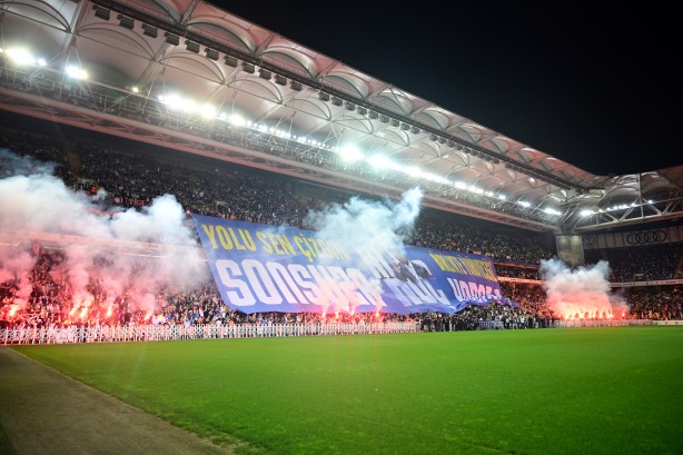 Foto - Fenerbahçe taraftarından Ali Koç'a tepki! "Bizi niye çağırdın" Ali Koç'un tiyatrosuna onlar da inanmadı...