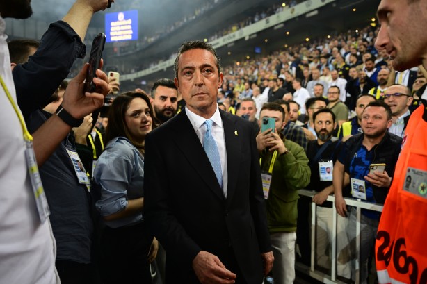 Foto - Fenerbahçe taraftarından Ali Koç'a tepki! "Bizi niye çağırdın" Ali Koç'un tiyatrosuna onlar da inanmadı...