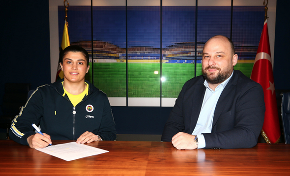 Foto - Fenerbahçe transferi resmen açıkladı! Trabzonspor'dan ayrılmıştı ve artık Fenerbahçeli...