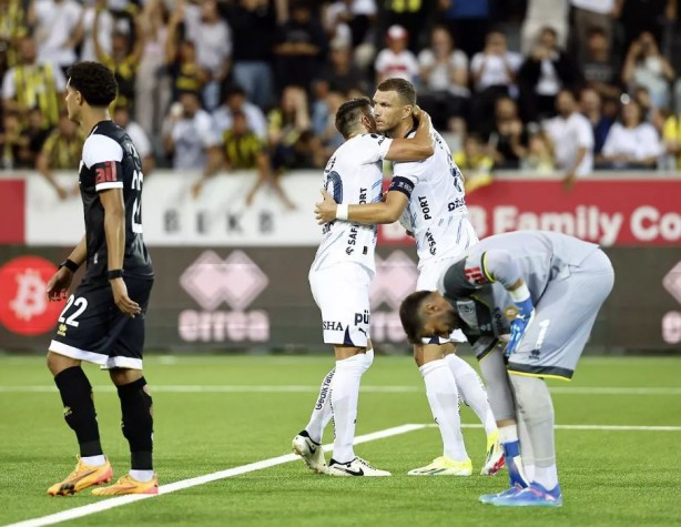 Foto - Fenerbahçe turun kapısını araladı! Dzeko'dan hat-trick