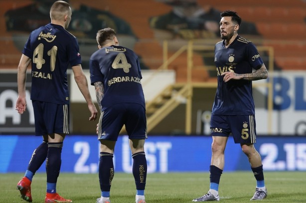 Fenerbahçe zirve yolunda hata yaptı