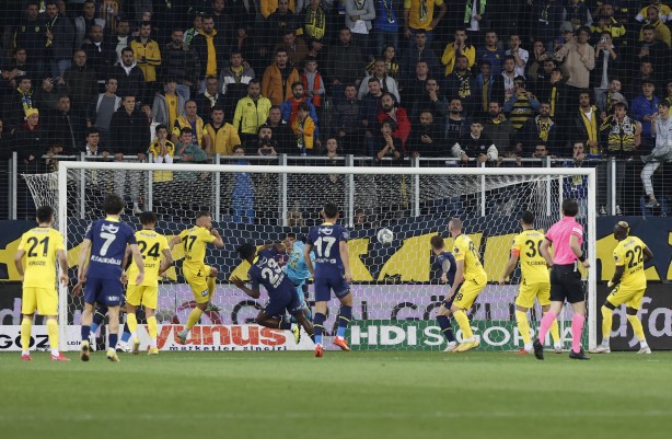 Fenerbahçe zirveye bir adım daha yaklaştı