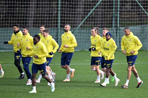 Foto - Fenerbahçe'de 8 oyuncuyla yollar ayrılıyor! Yönetim kararını verdi: O yıldızların bileti kesildi...