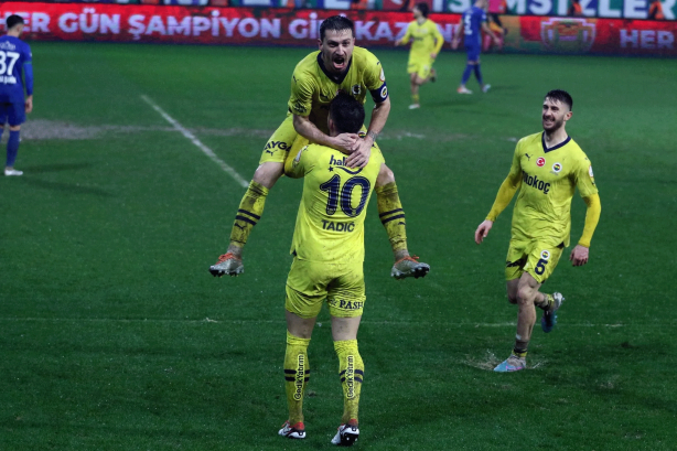 Foto - Fenerbahçe'de 8 oyuncuyla yollar ayrılıyor! Yönetim kararını verdi: O yıldızların bileti kesildi...