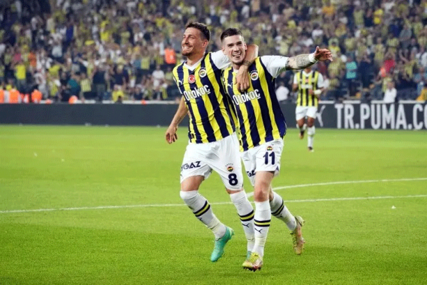 Foto - Fenerbahçe'de 8 oyuncuyla yollar ayrılıyor! Yönetim kararını verdi: O yıldızların bileti kesildi...