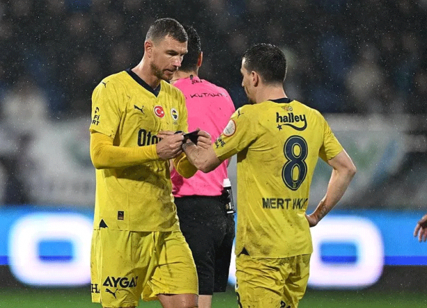 Foto - Fenerbahçe'de 8 oyuncuyla yollar ayrılıyor! Yönetim kararını verdi: O yıldızların bileti kesildi...