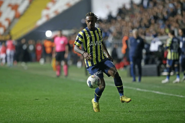 Foto - Fenerbahçe'de 8 oyuncuyla yollar ayrılıyor! Yönetim kararını verdi: O yıldızların bileti kesildi...