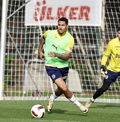 Foto - Fenerbahçe'de beklenen veda gerçekleşiyor! Nedeni belli oldu: Yıldız oyuncu ülkesine dönüyor
