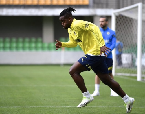 Foto - Fenerbahçe'de beklenmedik gelişme! Bir bu eksikti.. Ya transfer yatarsa...