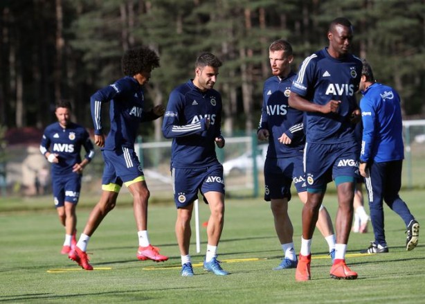 Fenerbahçe’de bileti kesilen oyuncular belli oldu!