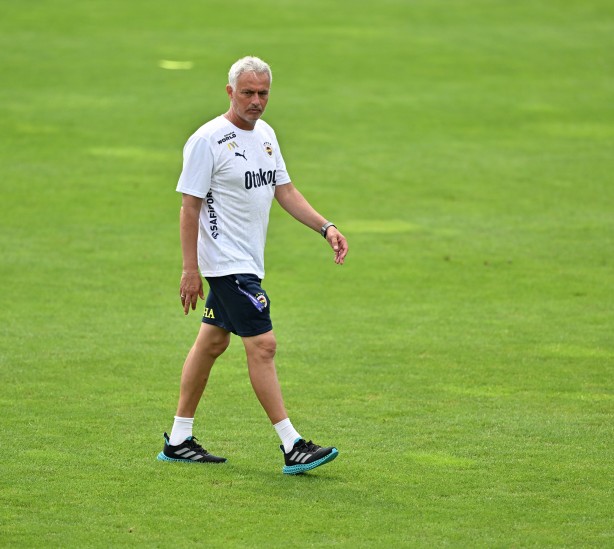 Foto - Fenerbahçe'de bir ayrılık daha! Mourinho takımda istemedi: Hemen gönderin gitsin