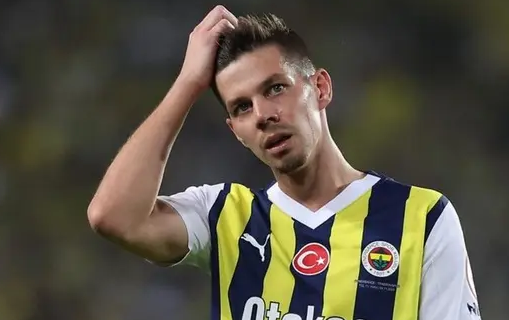 Foto - Fenerbahçe’de bir küs bir barışık o oyuncuyla yollar bu sefer ayrılıyor! Kendine kulüp bul denildi…