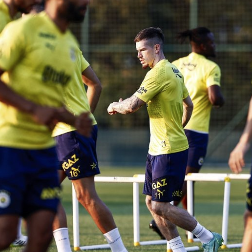 Foto - Fenerbahçe'de bu adamın başını yemeyin! Büyük transfer şu anda ne olacak kaygısında...