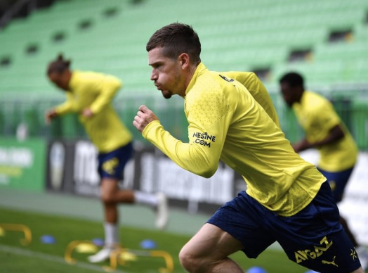 Fenerbahçe'de bu adamın başını yemeyin! Büyük transfer şu anda ne olacak kaygısında...