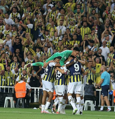 Foto - Fenerbahçe'de bu adamın başını yemeyin! Büyük transfer şu anda ne olacak kaygısında...