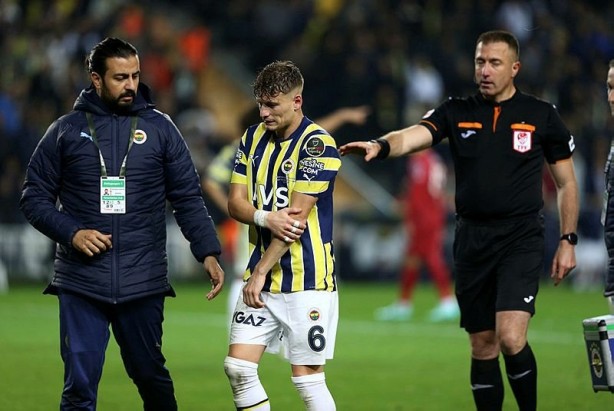 Foto - Fenerbahçe’de derbi sonrası büyük kıyım! Yönetim tam 6 oyuncunun biletini kesti…