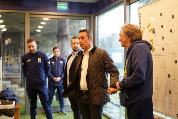 Foto - Fenerbahçe’de derbi sonrası büyük kıyım! Yönetim tam 6 oyuncunun biletini kesti…