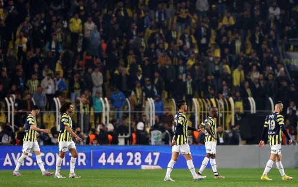 Foto - Fenerbahçe’de derbi sonrası büyük kıyım! Yönetim tam 6 oyuncunun biletini kesti…