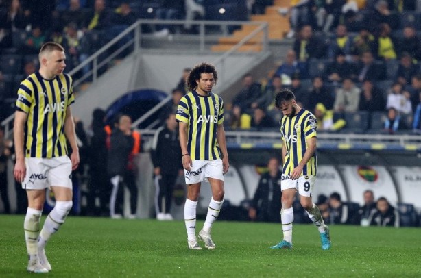 Foto - Fenerbahçe’de derbi sonrası büyük kıyım! Yönetim tam 6 oyuncunun biletini kesti…