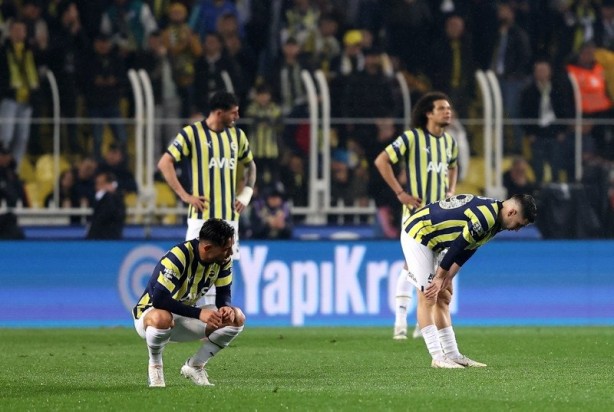 Foto - Fenerbahçe’de derbi sonrası büyük kıyım! Yönetim tam 6 oyuncunun biletini kesti…