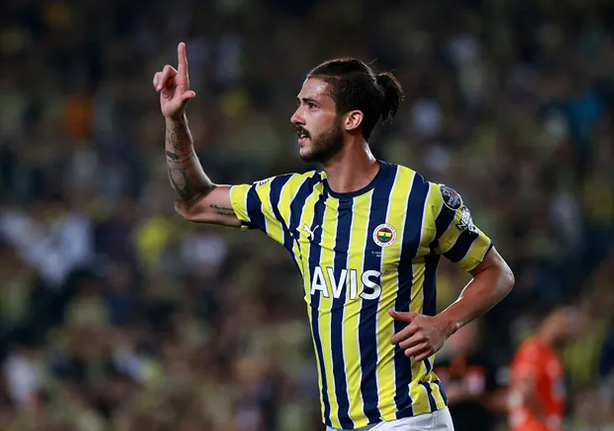 Foto - Fenerbahçe'de derbi sonrası büyük şok! 8 isim birden artık yolcu... Yer yerinden oynayacak!