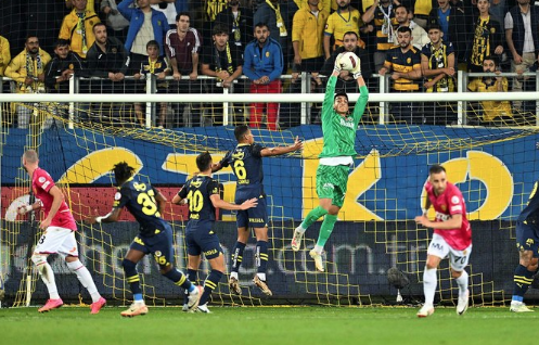 Foto - Fenerbahçe'de Dominik Livakovic ve Sebastian Szymanski gelişmesi!