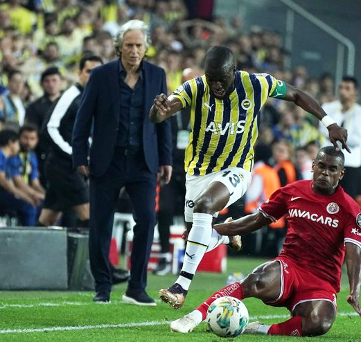 Fenerbahçe'de koltuğu devretme zamanı geldi! Müthiş iddia: Kabul etmeyip bunu yapabilir...