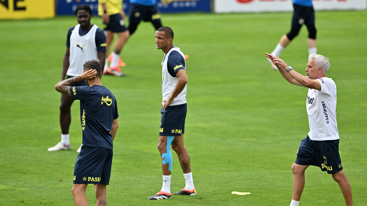 Foto - Fenerbahçe’de O yıldızla ilgili gündemi altüst edecek gelişme: Mou durmak bilmiyor ki... Bu sefer de...