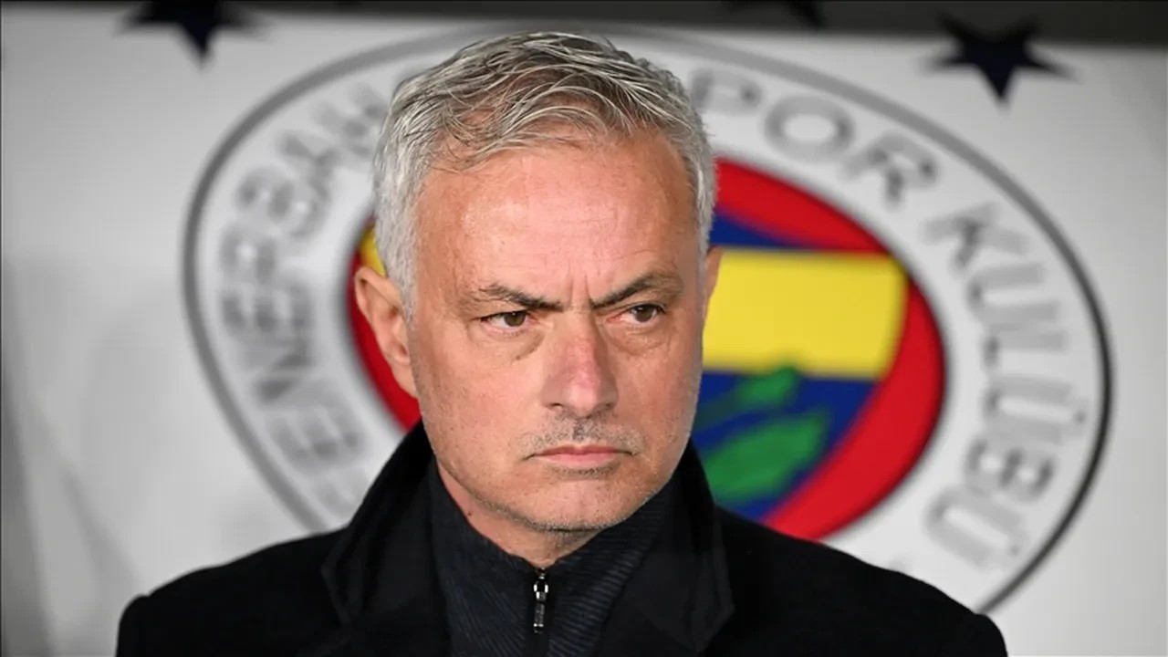 Foto - Fenerbahçe’de peş peşe ayrılıklar! Gözlerin çevrildiği Mourinho için son karar verildi 