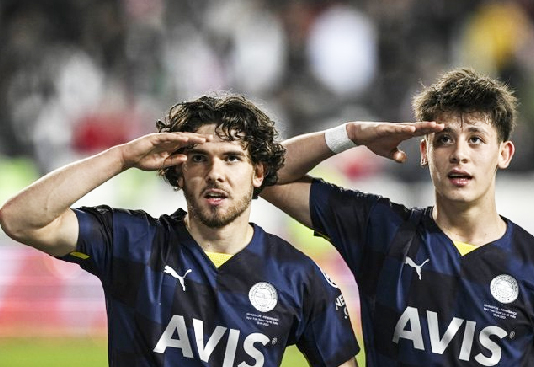 Foto - Fenerbahçe'de rekor kırarak veda edecek! O takımdan eurolar fışkıracak!