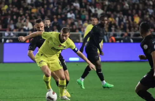 Foto - Fenerbahçe'de rotasyon depremi! İsmail Kartal'a şok tepki: Çeker vururum kendimi