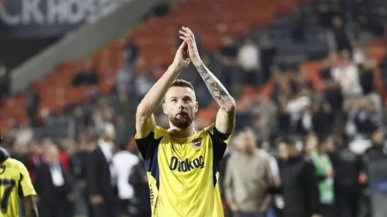 Foto - Fenerbahçe’de savunmada sürpriz değişiklik! İsmail Kartal yıldız ismi kulübeye çekiyor