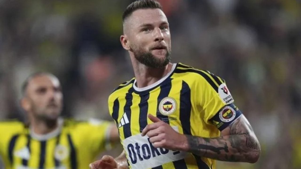 Foto - Fenerbahçe’de savunmada sürpriz değişiklik! İsmail Kartal yıldız ismi kulübeye çekiyor