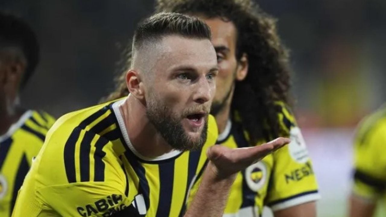 Foto - Fenerbahçe’de savunmada sürpriz değişiklik! İsmail Kartal yıldız ismi kulübeye çekiyor