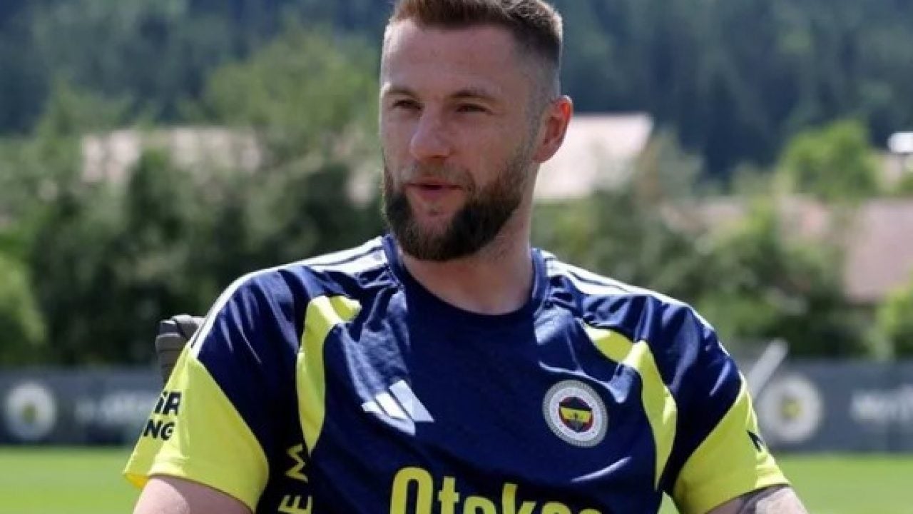Foto - Fenerbahçe’de savunmada sürpriz değişiklik! İsmail Kartal yıldız ismi kulübeye çekiyor