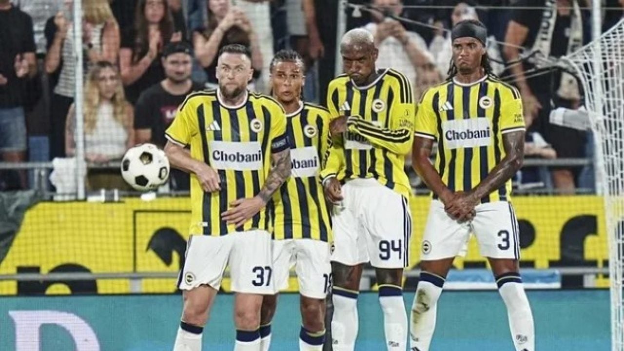 Foto - Fenerbahçe’de savunmada sürpriz değişiklik! İsmail Kartal yıldız ismi kulübeye çekiyor