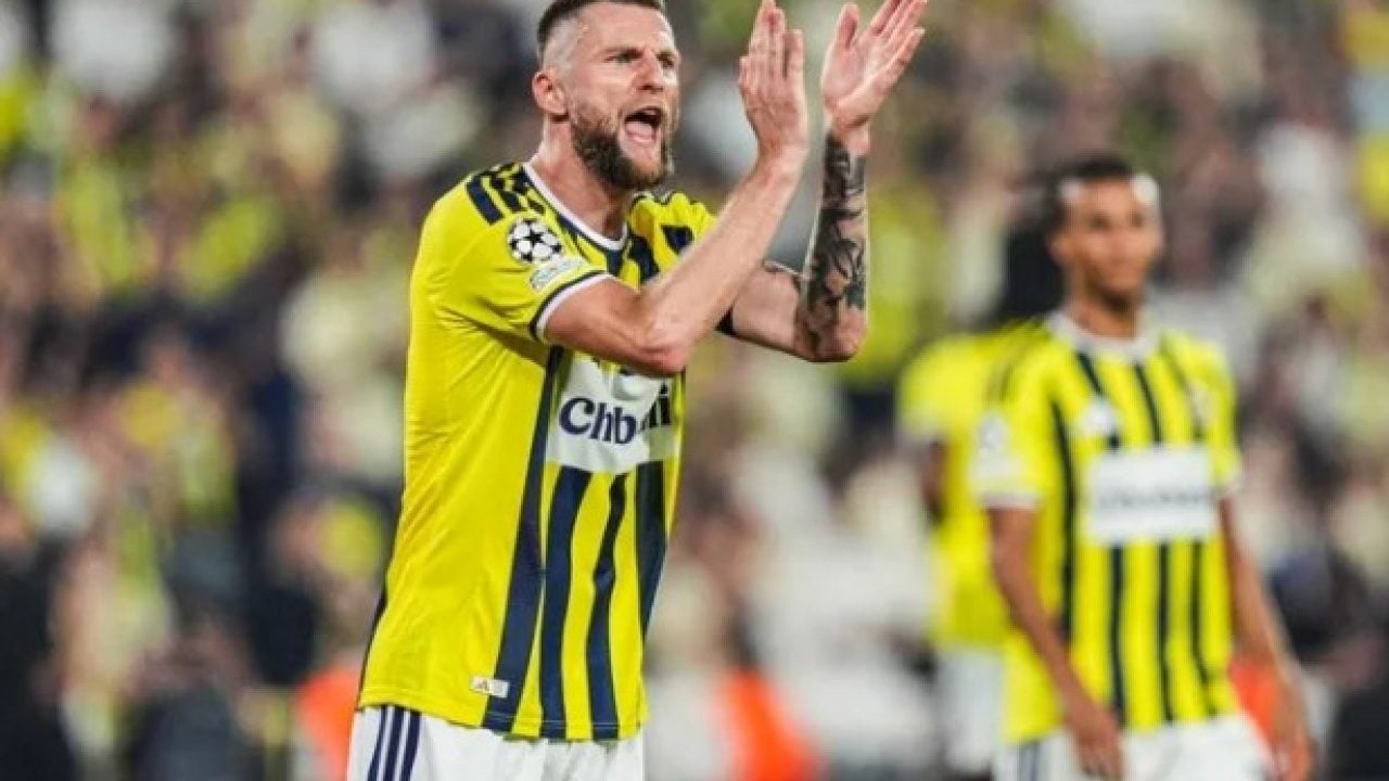 Foto - Fenerbahçe’de savunmada sürpriz değişiklik! İsmail Kartal yıldız ismi kulübeye çekiyor