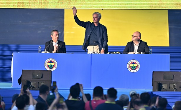 Foto - Fenerbahçe’de sıcak gelişme! Mourinho’nun santrforları taraftarı şok etti! Yıldızları doldurun bakalım…