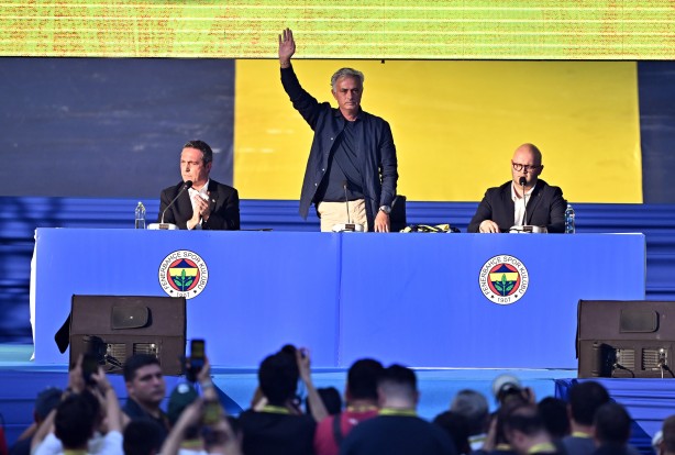 Foto - Fenerbahçe’de sıcak gelişme! Mourinho’nun santrforları taraftarı şok etti! Yıldızları doldurun bakalım…