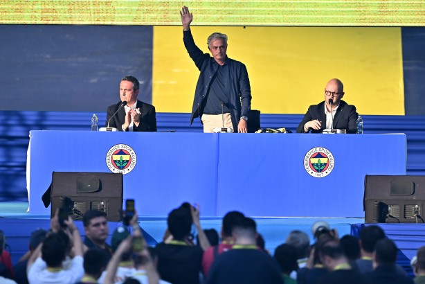 Fenerbahçe’de sıcak gelişme! Mourinho’nun santrforları taraftarı şok etti! Yıldızları doldurun bakalım…