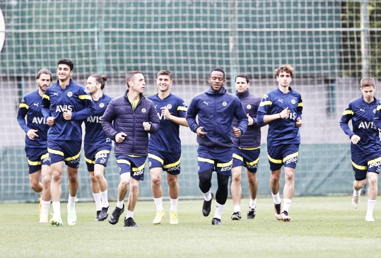 Fenerbahçe'de sıcak gelişme! Resmen duyurdular.. Karar alındı: Ünlü yıldız yola çıktı...