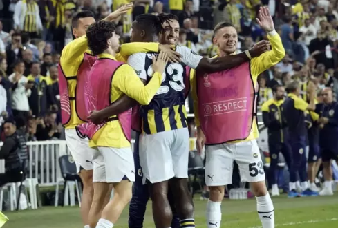 Foto - Fenerbahçe’de skandal! Sosyal medya ayağa kalktı: Takım bu haberle çalkalanıyor: Ortalık toz duman olacak…
